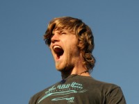 “Shout at” and “shout to”: prepositions can change meaning